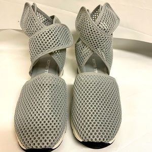 BRAND NEW Mesh sneaker size 38
